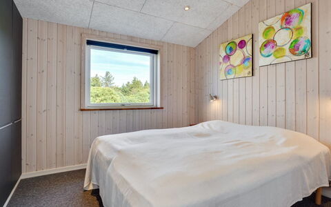 Siegfried - 500M from the Sea: Hout, Plafond, Slaapkamer, Kamer, Plank, Beits, Hardwood, Bedding, Houten Vloer, Lichte Inrichting