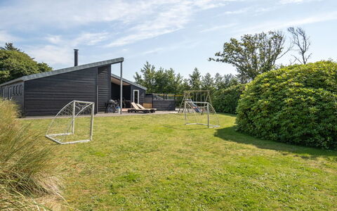 Siegfried - 500M from the Sea: Gras, Struik, Land Lot, Dak, Huis, Verblijf, Groundcover, Boerderij, Gazon, Tuin