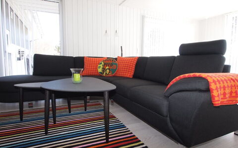 Emmarenze - 400M from the Sea: Flooring, Verdieping, Houten Vloer, Hardwood, Woonkamer, Vernis, Laminaatvloer, Bankstel