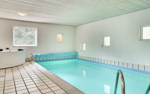 Aurelia - 500M to the Fjord: Interieur Ontwerp, Meubilair, Flooring, Verdieping, Plafond, Verlichting, Kamer, Bed, Slaapkamer, Stoel