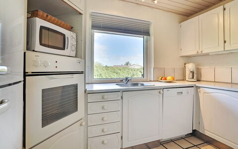 Aurelia - 500M to the Fjord: Keuken, Flooring, Major Appliance, Interieur Ontwerp, Verdieping, Toestel Van De Keuken, Countertop, Plafond, Cabinetry, Kamer