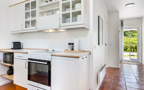 Thoran - from the Sea: Keuken, Toestel Van De Keuken, Cabinetry, Countertop, Meubilair, Interieur Ontwerp, Flooring, Major Appliance, Hout, Verdieping