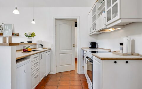 Thoran - from the Sea: Keuken, Cabinetry, Interieur Ontwerp, Countertop, Flooring, Toestel Van De Keuken, Meubilair, Hout, Major Appliance, Verdieping