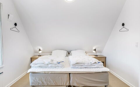 Thoran - from the Sea: Bed, Slaapkamer, Interieur Ontwerp, Hout, Plafond, Flooring, Verdieping, Meubilair, Bedding, Laken
