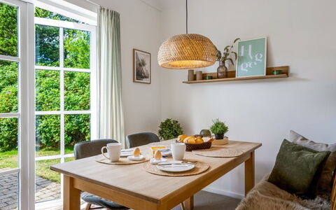 Thoran - from the Sea: Hout, Dak, Architectuur, Huis, Huis, Verblijf, Siding, Hardwood, Helling, Landgoed