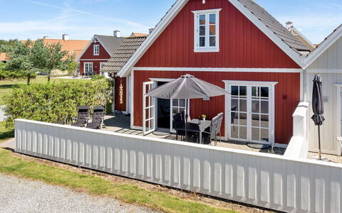 Todorka - 800M from the Sea: Struik, Stedelijk Ontwerp, Groundcover, Steen, Appartement, Landgoed, Metselwerk, Balkon, Landscaping
