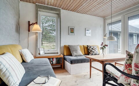 Thorgisl - 1.4Km from the Sea: Meubilair, Interieur Ontwerp, Flooring, Muur, Hout, Verdieping, Bankstel, Plafond, Woonkamer, Huis