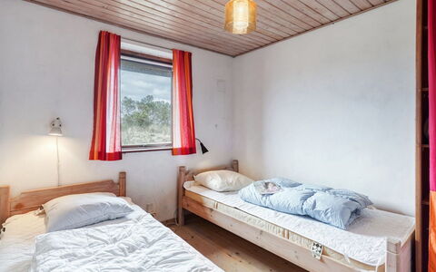 Thorgisl - 1.4Km from the Sea: Slaapkamer, Bed, Muur, Hout, Interieur Ontwerp, Laken, Plafond, Bedding, Verdieping, Flooring