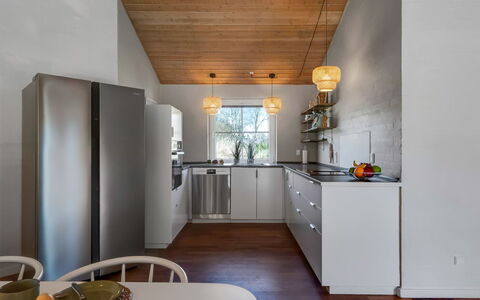 Ingmund - 2Km from the Sea: Keuken, Countertop, Flooring, Meubilair, Interieur Ontwerp, Toestel Van De Keuken, Lichte Inrichting, Hout, Plafond, Verdieping
