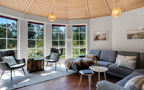 Ingmund - 2Km from the Sea: Interieur Ontwerp, Meubilair, Flooring, Hout, Verdieping, Plafond, Woonkamer, Houten Vloer, Tafel, Huis