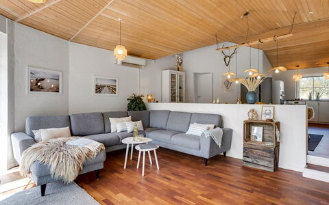 Ingmund - 2Km from the Sea: Interieur Ontwerp, Meubilair, Bankstel, Hout, Flooring, Plafond, Woonkamer, Lichte Inrichting, Verdieping, Huis