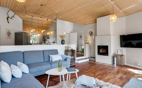 Ingmund - 2Km from the Sea: Meubilair, Interieur Ontwerp, Flooring, Bankstel, Hout, Plafond, Woonkamer, Verdieping, Lichte Inrichting, Huis