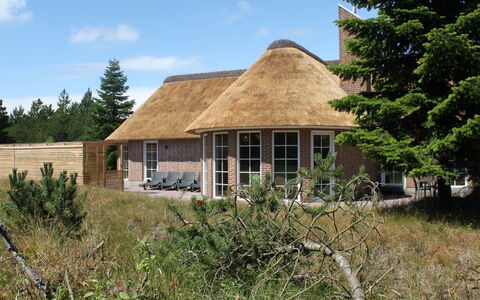 Ingmund - 2Km from the Sea: Gebouw, Dak, Thatching, Huis, Verblijf, Huis, Woongebied, Land Lot, Deur, Menselijke Nederzetting