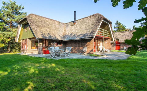 Alfons - 600M from the Sea: Flooring, Verdieping, Plafond, Interieur Ontwerp, Countertop, Keuken, Cabinetry, Kamer, Major Appliance, Lichte Inrichting