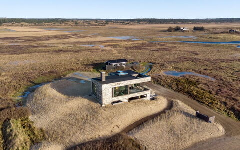 Caterina - 100M from the Sea: Struik, Stedelijk Ontwerp, Groundcover, Steen, Appartement, Landgoed, Metselwerk, Balkon, Landscaping