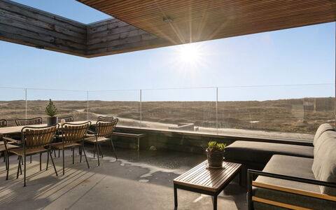 Caterina - 100M from the Sea: Struik, Stedelijk Ontwerp, Groundcover, Steen, Appartement, Landgoed, Metselwerk, Balkon, Landscaping