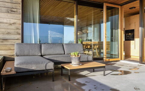 Caterina - 100M from the Sea: Struik, Stedelijk Ontwerp, Groundcover, Steen, Appartement, Landgoed, Metselwerk, Balkon, Landscaping