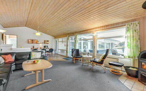 Tali - 700M from the Sea: Interieur Ontwerp, Plafond, Hout, Bankstel, Flooring, Meubilair, Woonkamer, Verdieping, Huis