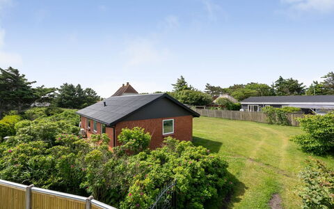 Dværg - 350M from the Sea: Gras, Dak, Huis, Struik, Huis, Landelijk Gebied, Verblijf, Groundcover, Tuin