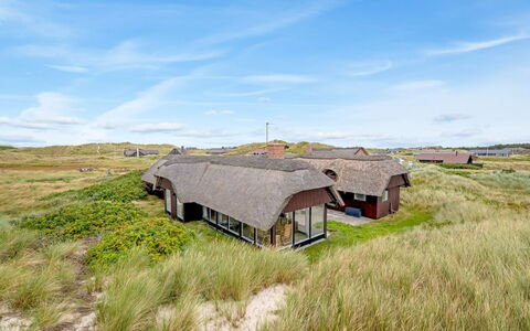 Nicolaus - from the Sea: Gras, Huis, Dak, Huis, Verblijf, Struik, Land Lot, Landelijk Gebied, Boerderij, Groundcover
