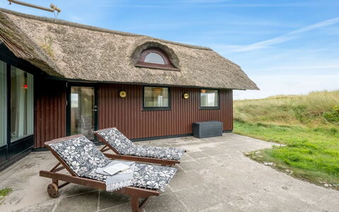 Nicolaus - from the Sea: Gras, Huis, Dak, Huis, Verblijf, Struik, Land Lot, Landelijk Gebied, Boerderij, Groundcover