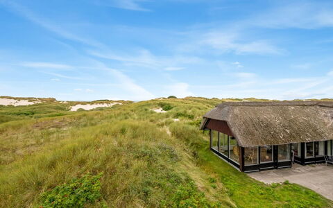 Nicolaus - from the Sea: Gras, Huis, Dak, Huis, Verblijf, Struik, Land Lot, Landelijk Gebied, Boerderij, Groundcover