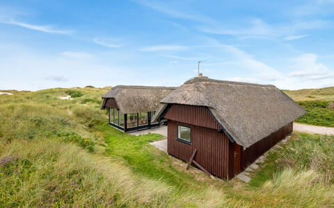 Nicolaus - from the Sea: Gras, Huis, Dak, Huis, Verblijf, Struik, Land Lot, Landelijk Gebied, Boerderij, Groundcover