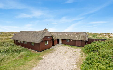 Nicolaus - from the Sea: Gras, Huis, Dak, Huis, Verblijf, Struik, Land Lot, Landelijk Gebied, Boerderij, Groundcover