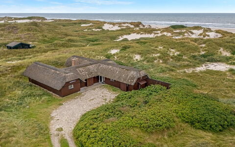 Nicolaus - from the Sea: Gras, Huis, Dak, Huis, Verblijf, Struik, Land Lot, Landelijk Gebied, Boerderij, Groundcover