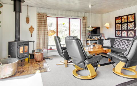 Bonde - from the Sea: Hout, Dak, Architectuur, Huis, Huis, Verblijf, Siding, Hardwood, Helling, Landgoed