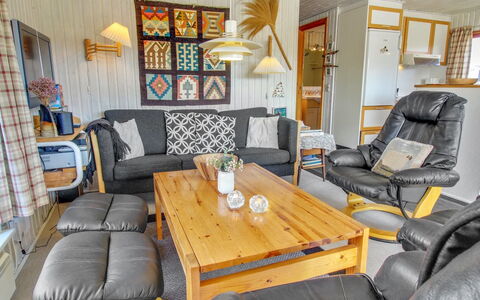 Bonde - from the Sea: Hout, Dak, Architectuur, Huis, Huis, Verblijf, Siding, Hardwood, Helling, Landgoed