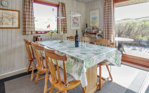 Bonde - from the Sea: Hout, Dak, Architectuur, Huis, Huis, Verblijf, Siding, Hardwood, Helling, Landgoed