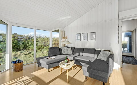Thorgny - from the Sea: Hout, Interieur Ontwerp, Verdieping, Flooring, Bankstel, Huis, Plafond, Woonkamer, Houten Vloer, Kamer