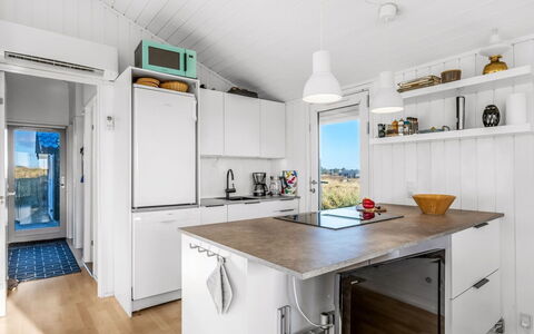 Thorgny - from the Sea: Keuken, Hout, Countertop, Major Appliance, Toestel Van De Keuken, Flooring, Interieur Ontwerp, Plafond, Verdieping, Meubilair