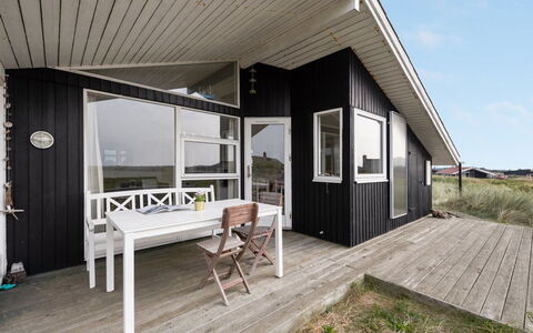 Thorgny - from the Sea: Hout, Architectuur, Huis, Dak, Deur, Verblijf, Plafond, Plank, Siding, Veranda