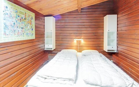 Svenne - 500M from the Sea: Hout, Plafond, Verdieping, Flooring, Interieur Ontwerp, Slaapkamer, Hardwood, Bed, Beits, Houten Vloer