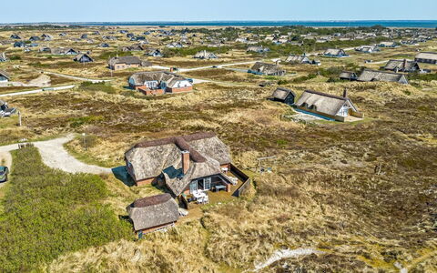 Slava - 250M from the Sea: Dak, Land Lot, Verblijf, Huis, Landelijk Gebied, Schuur, Siding, Garden Gebouwen, Blokhut, Hut