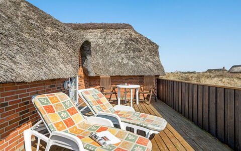 Slava - 250M from the Sea: Dak, Land Lot, Verblijf, Huis, Landelijk Gebied, Schuur, Siding, Garden Gebouwen, Blokhut, Hut