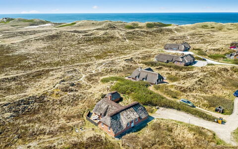 Slava - 250M from the Sea: Dak, Land Lot, Verblijf, Huis, Landelijk Gebied, Schuur, Siding, Garden Gebouwen, Blokhut, Hut
