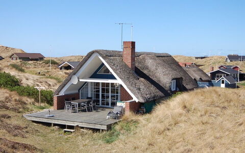 Edvard - 400M from the Sea: Dak, Huis, Huis, Verblijf, Siding, Landgoed, Oprit, Garden Gebouwen, Werf, Schuur