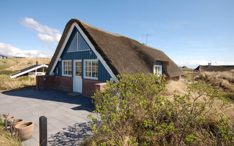 Edvard - 400M from the Sea: Dak, Huis, Huis, Verblijf, Siding, Landgoed, Oprit, Garden Gebouwen, Werf, Schuur
