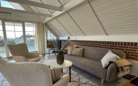 Edvard - 400M from the Sea: Dak, Huis, Huis, Verblijf, Siding, Landgoed, Oprit, Garden Gebouwen, Werf, Schuur