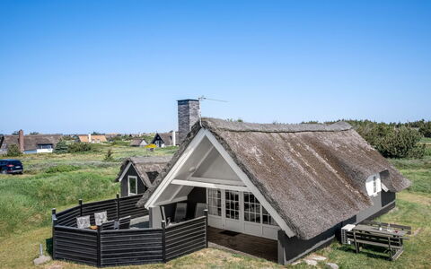 Franciska - 800M from the Sea: Dak, Land Lot, Verblijf, Huis, Landelijk Gebied, Schuur, Siding, Garden Gebouwen, Blokhut, Hut