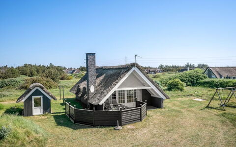 Franciska - 800M from the Sea: Dak, Land Lot, Verblijf, Huis, Landelijk Gebied, Schuur, Siding, Garden Gebouwen, Blokhut, Hut