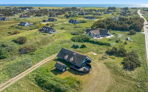 Franciska - 800M from the Sea: Dak, Land Lot, Verblijf, Huis, Landelijk Gebied, Schuur, Siding, Garden Gebouwen, Blokhut, Hut