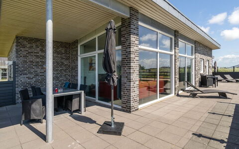 Synthia - 300M from the Sea: Dak, Land Lot, Verblijf, Huis, Landelijk Gebied, Schuur, Siding, Garden Gebouwen, Blokhut, Hut