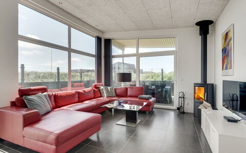 Synthia - 300M from the Sea: Dak, Land Lot, Verblijf, Huis, Landelijk Gebied, Schuur, Siding, Garden Gebouwen, Blokhut, Hut