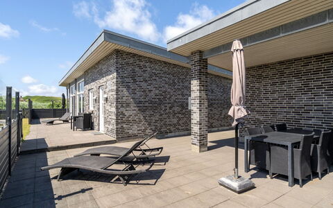 Synthia - 300M from the Sea: Dak, Land Lot, Verblijf, Huis, Landelijk Gebied, Schuur, Siding, Garden Gebouwen, Blokhut, Hut
