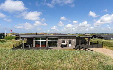 Synthia - 300M from the Sea: Dak, Land Lot, Verblijf, Huis, Landelijk Gebied, Schuur, Siding, Garden Gebouwen, Blokhut, Hut