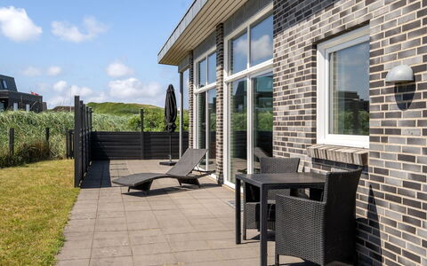 Synthia - 300M from the Sea: Dak, Land Lot, Verblijf, Huis, Landelijk Gebied, Schuur, Siding, Garden Gebouwen, Blokhut, Hut